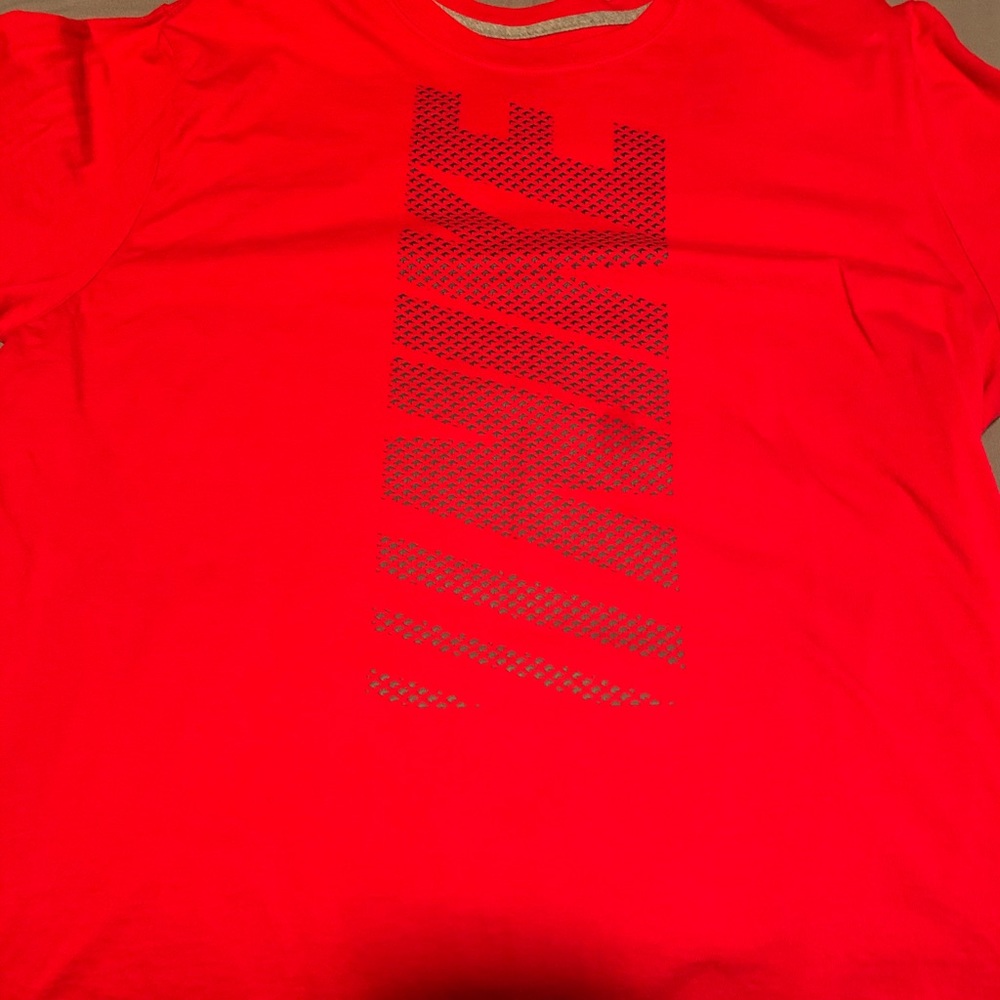 Men’s Nike shirt